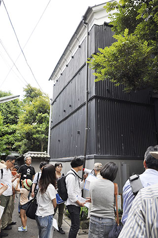 千住らしい風景。大塚家の蔵。 千住らしい風景。大塚家の蔵。
