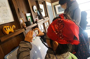 建物の雰囲気にとても合った、2階の壁面の小物に子供達の一押しが集中! 建物の雰囲気にとても合った、2階の壁面の小物に子供達の一押しが集中!