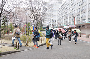 生憎の小雨でしたが、元気に出発です! 生憎の小雨でしたが、元気に出発です!