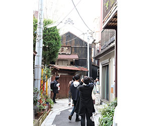 路地から見る中川園の蔵 路地から見る中川園の蔵