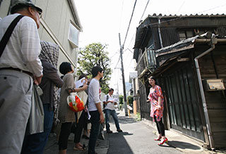 2013年までアトリエとして使用していた蔵の説明をなかださんから受けました。 2013年までアトリエとして使用していた蔵の説明をなかださんから受けました。